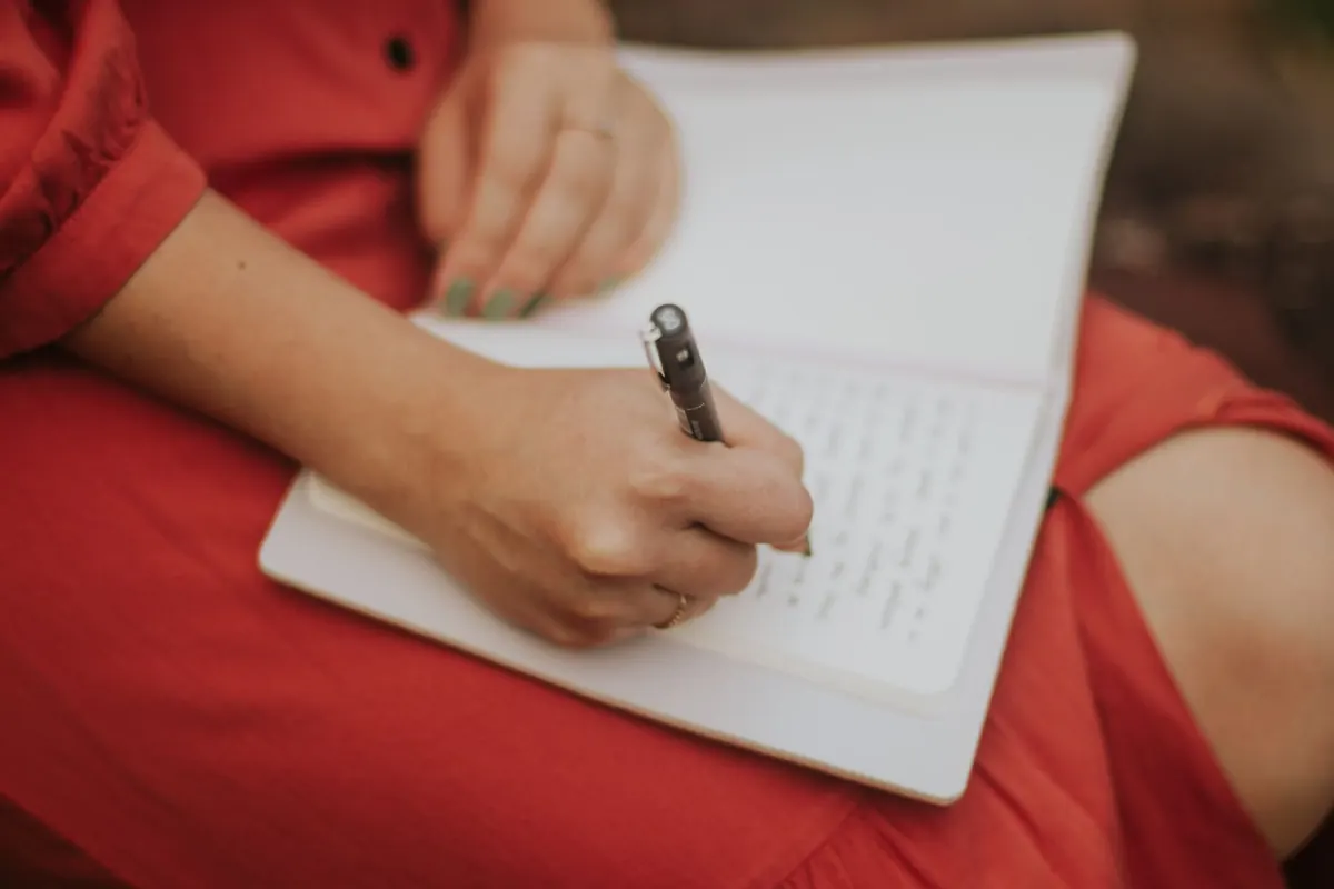How to Start a Gratitude Journal When You Hate Journaling